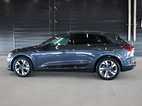 Used 2021 Audi e-tron Premium w/ Convenience Plus Package image 14