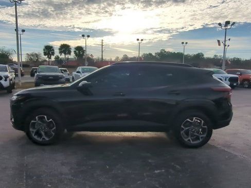 Used 2025 Chevrolet Trax LT w/ Driver Confidence Package image 7