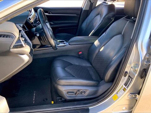Used 2020 Toyota Camry XSE image 7