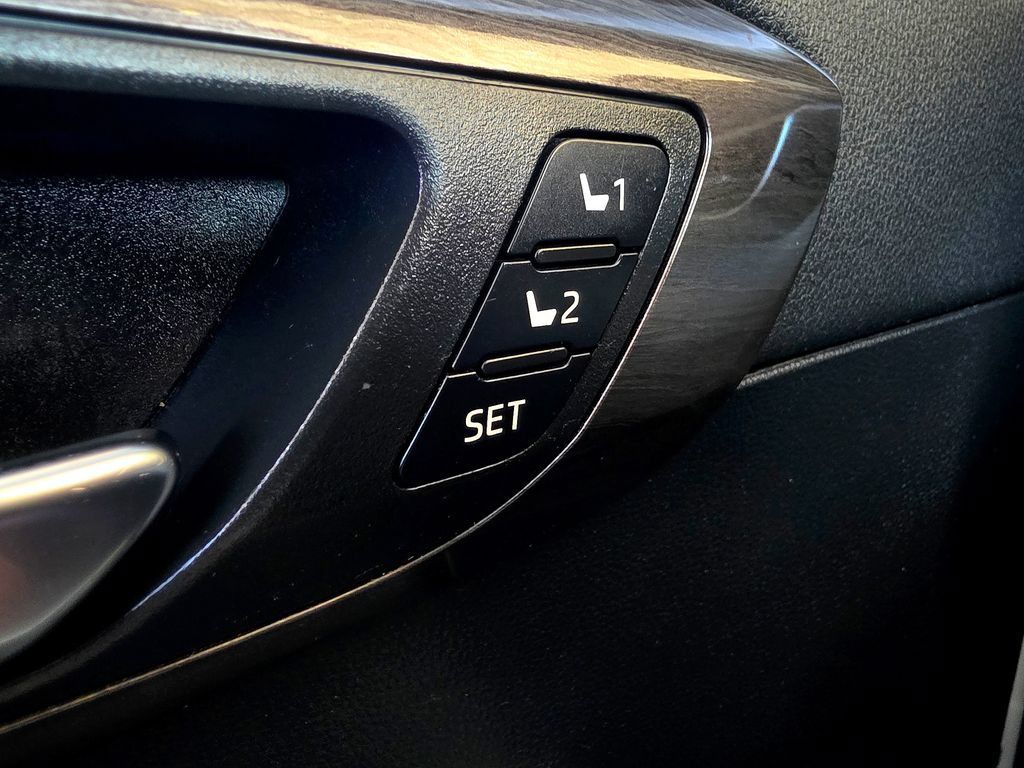 Used 2021 Toyota Highlander Platinum AWD/4WD image 18