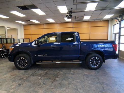 Used 2018 Nissan Titan PRO-4X w/ Pro-4x Convenience Package AWD/4WD image 4