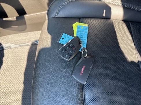 Used 2025 GMC Yukon XL Denali w/ Sun & Power Step Package image 41