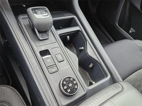 Used 2023 Nissan Pathfinder S image 23