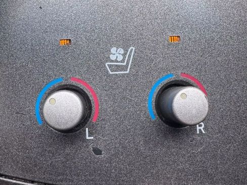 Used 2011 Toyota Avalon Limited image 29