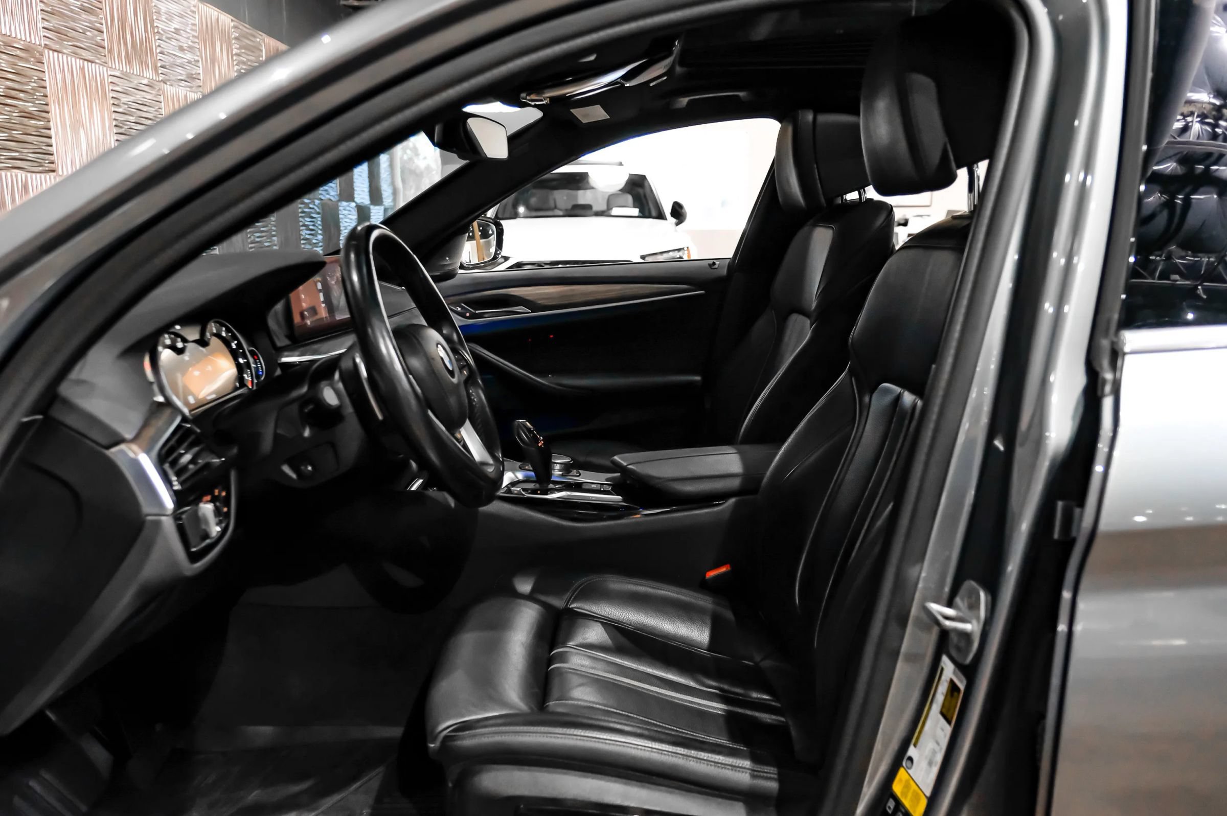 Used 2019 BMW 540i xDrive AWD/4WD image 4