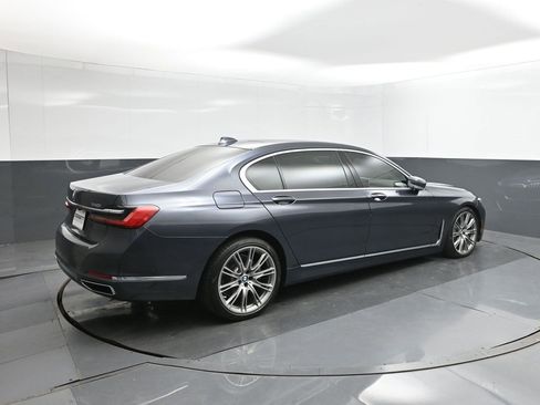 Used 2020 BMW 740i w/ Premium Package image 11