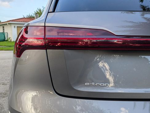 Used 2021 Audi e-tron Premium w/ Towing Package image 88