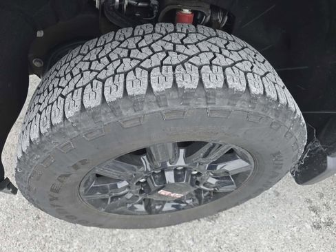 Used 2025 GMC Sierra 2500 AT4 w/ AT4 Premium Plus Package image 11