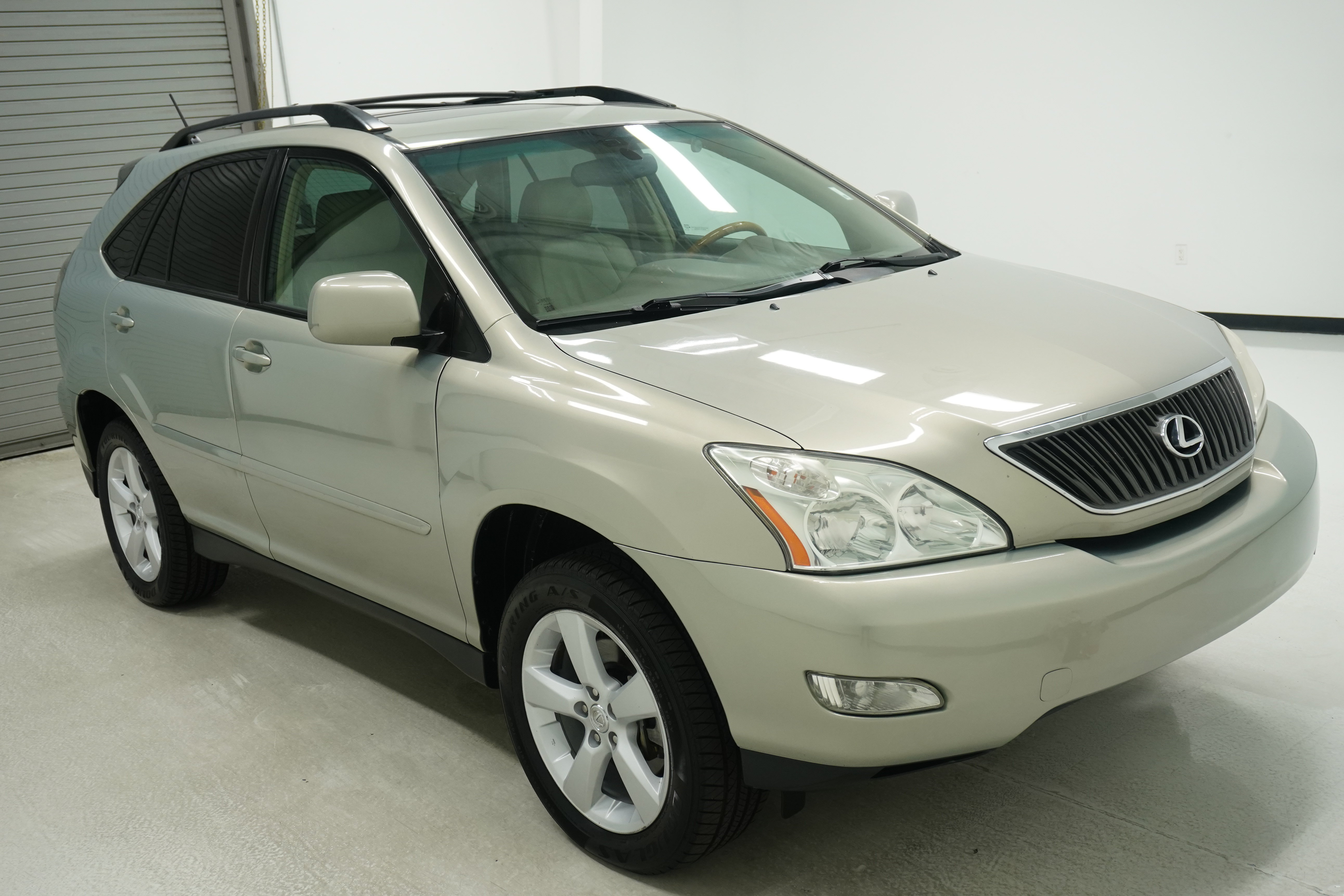Used 2005 Lexus RX 330 w/ Premium Pkg FWD image 3