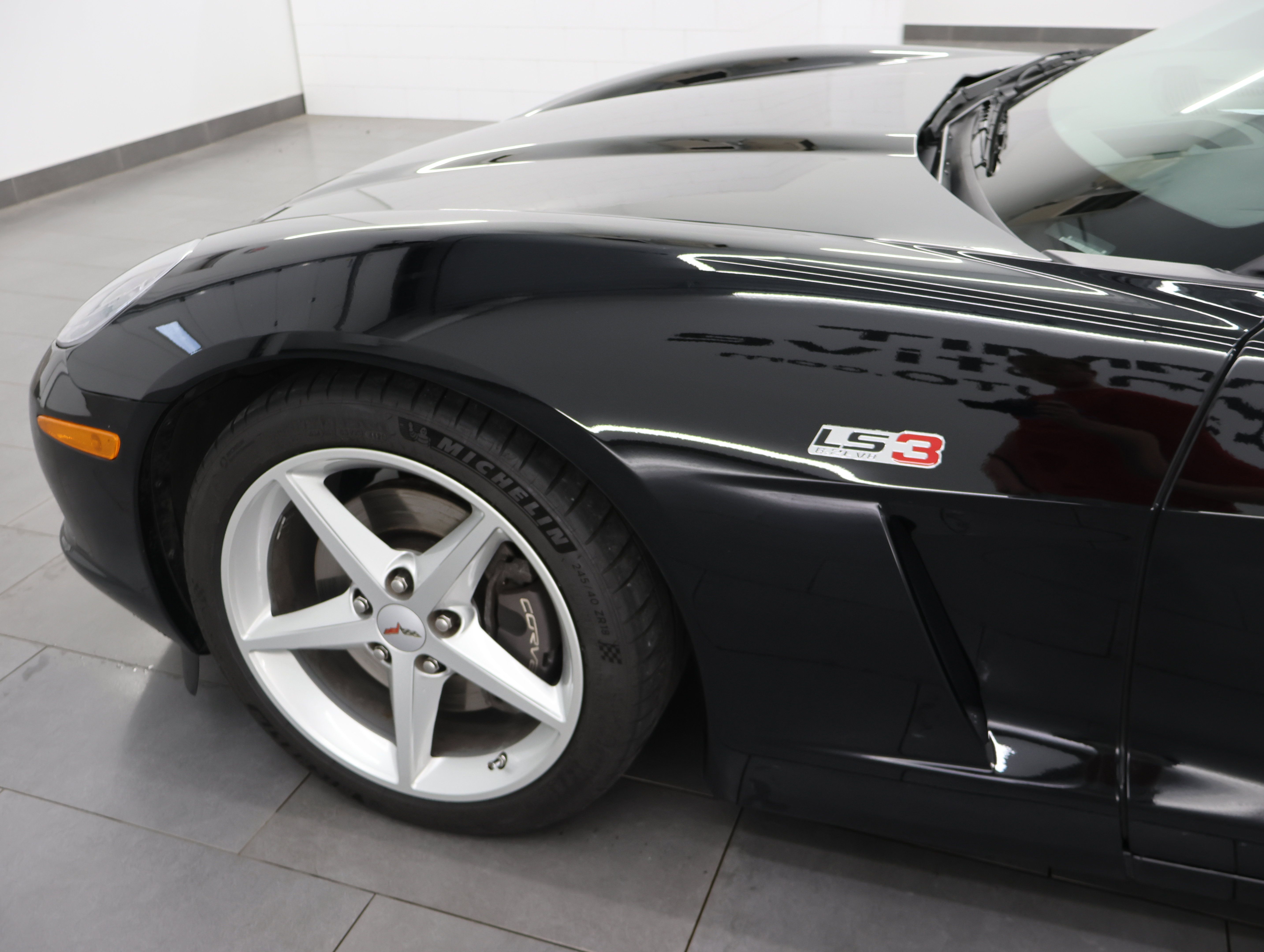 Used 2011 Chevrolet Corvette Convertible w/ Preferred Equipment Group RWD image 28