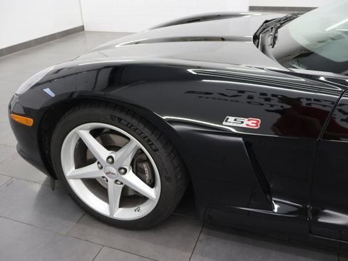 Used 2011 Chevrolet Corvette Convertible w/ Preferred Equipment Group RWD image 28