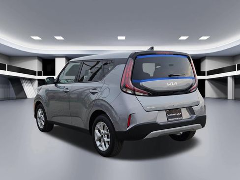 Certified 2025 Kia Soul LX FWD image 4