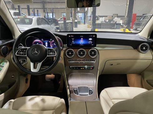 Used 2022 Mercedes-Benz GLC 300 4MATIC w/ Premium Package Lite image 2