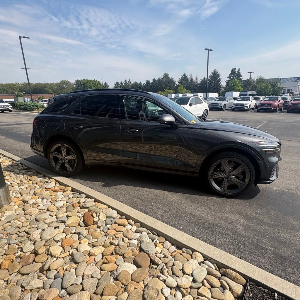 Used 2023 Genesis GV70 2.5T w/ Sport Prestige Package AWD/4WD image 5