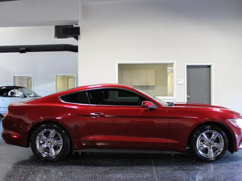 Used 2016 Ford Mustang Coupe RWD image 2