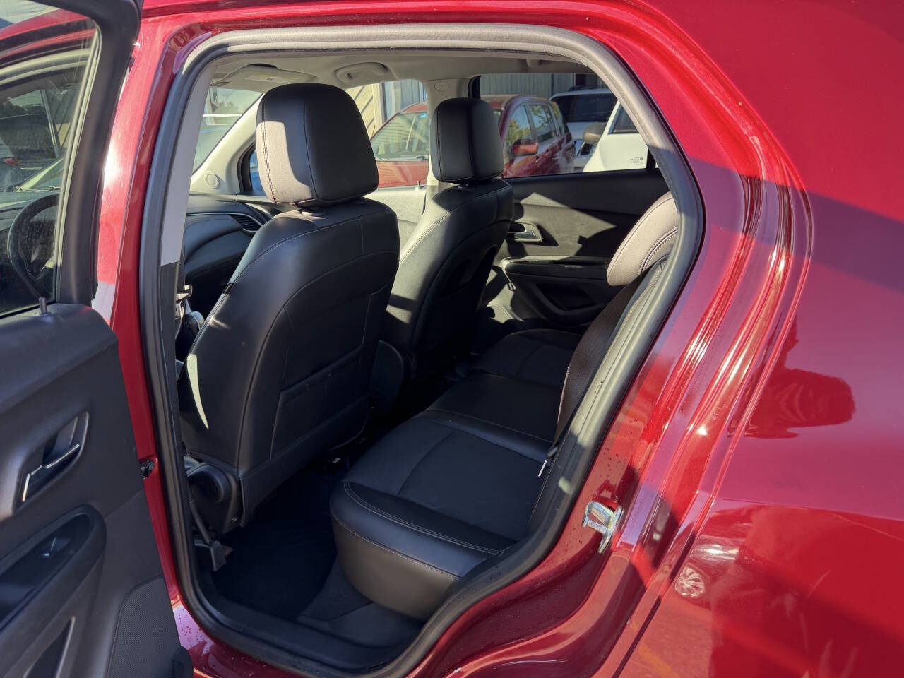 Used 2019 Chevrolet Trax LT w/ LT Convenience Package FWD image 28