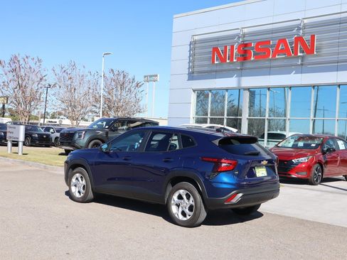 Used 2024 Chevrolet Trax LS w/ LS Convenience Package image 4