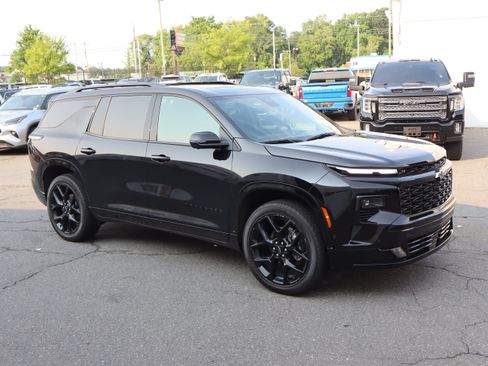 Used 2024 Chevrolet Traverse RS AWD/4WD image 2