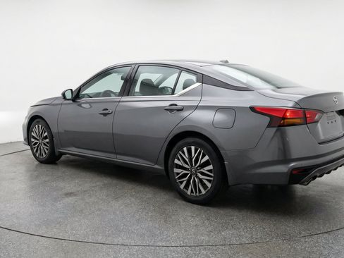 Used 2025 Nissan Altima 2.5 SV FWD image 6
