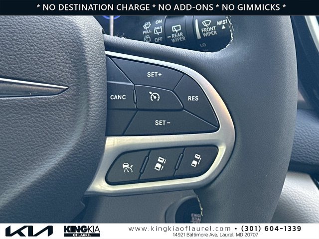 Used 2023 Chrysler Pacifica Touring-L FWD image 9