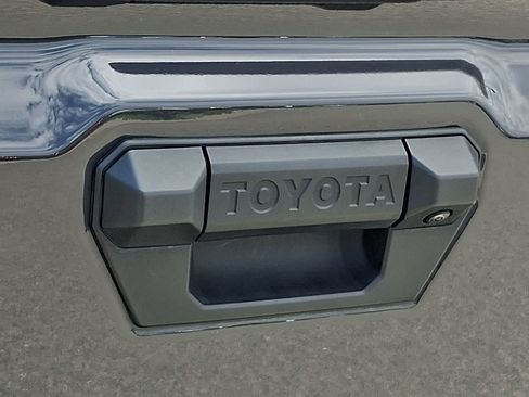Used 2025 Toyota Tacoma SR5 AWD/4WD image 29