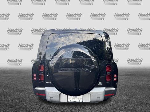 Used 2023 Land Rover Defender 130 SE AWD/4WD image 9
