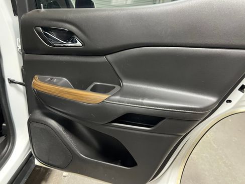 Used 2020 GMC Acadia SLE w/ Driver Convenience Package FWD image 13