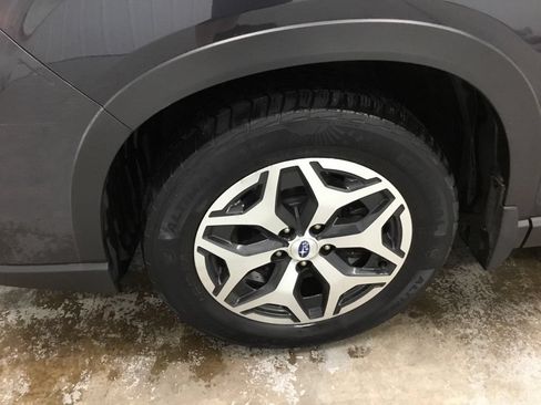 Used 2019 Subaru Forester Premium AWD/4WD image 4