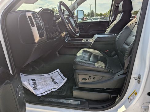 Used 2015 GMC Sierra 2500 Denali w/ Duramax Plus Package AWD/4WD image 12
