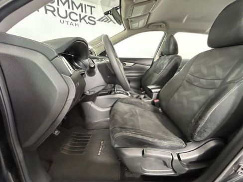 Used 2016 Nissan Rogue S AWD/4WD image 25