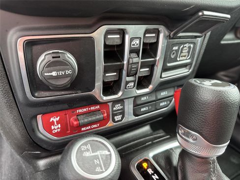 Used 2025 Jeep Wrangler Unlimited Rubicon AWD/4WD image 29
