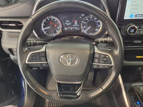Used 2023 Toyota Highlander XSE FWD image 8