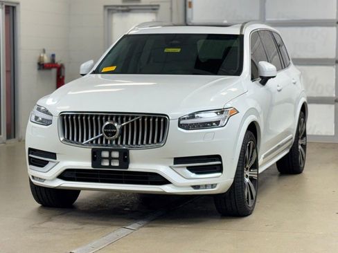 Used 2024 Volvo XC90 B6 Plus AWD/4WD image 3