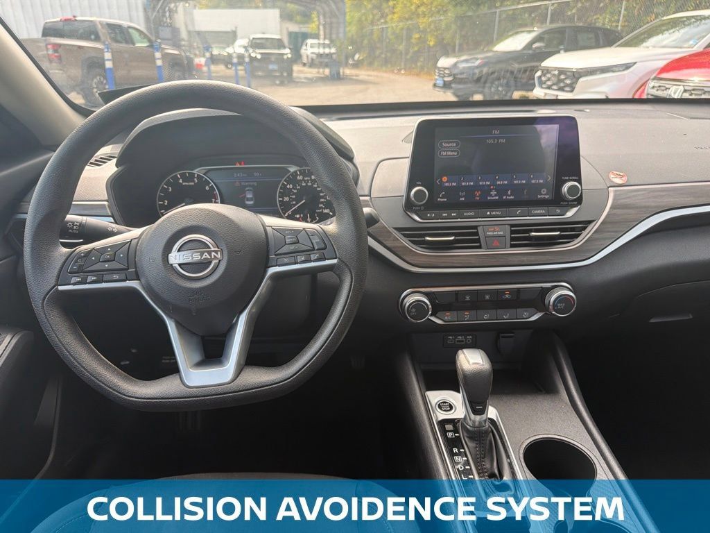 Used 2025 Nissan Altima 2.5 SV FWD image 13
