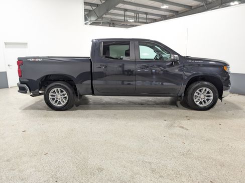 Used 2022 Chevrolet Silverado 1500 LT image 2