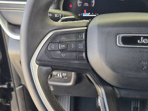 Used 2025 Jeep Grand Cherokee L Laredo RWD image 31