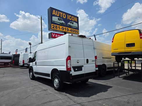 Used 2025 RAM ProMaster 2500 w/ Convenience Group FWD image 2