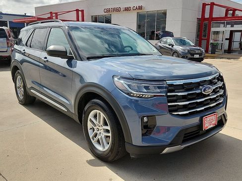 Certified 2025 Ford Explorer Active w/ Active Comfort Package RWD image 4