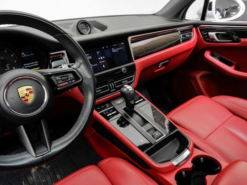 Used 2023 Porsche Macan AWD/4WD image 28