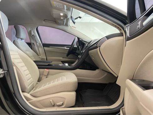 Used 2018 Ford Fusion SE image 16