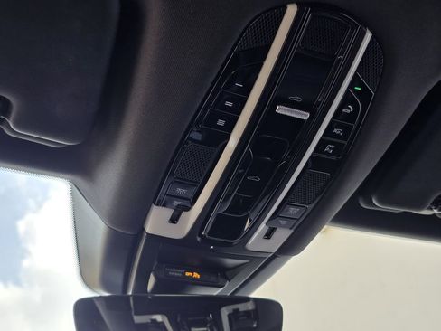 Used 2020 Porsche Cayenne image 23