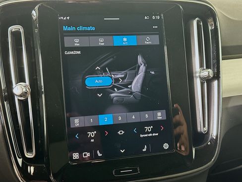 Used 2025 Volvo XC40 B5 Core image 24