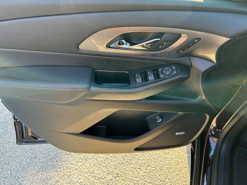 Used 2023 Chevrolet Traverse Premier image 12