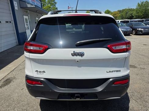 Used 2017 Jeep Cherokee Limited w/ Luxury Group AWD/4WD image 6