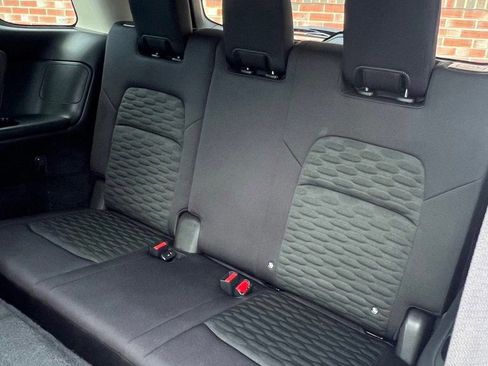 Used 2022 Nissan Pathfinder SV image 12