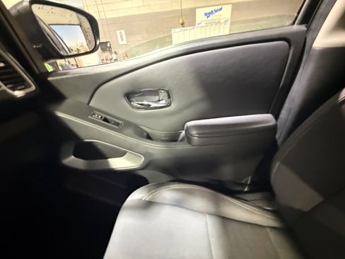 Used 2022 Nissan Frontier SV image 16