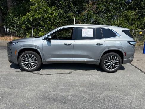 Used 2026 Buick Enclave Avenir w/ Super Cruise Package FWD image 2