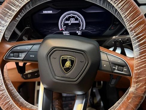 Used 2019 Lamborghini Urus AWD/4WD image 9