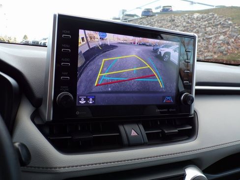 Used 2022 Toyota RAV4 XLE image 25