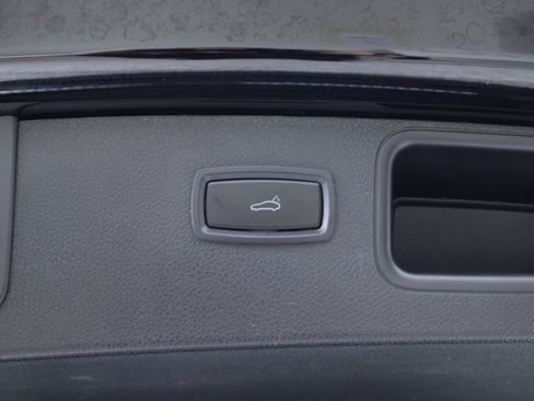 Used 2020 Porsche Macan image 11